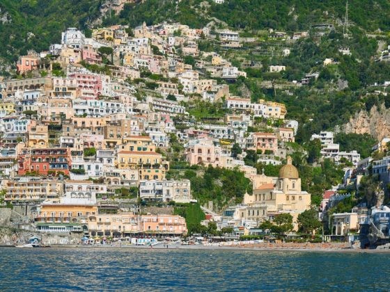 Blick auf Positano an der Amalfiküste