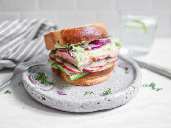 Fischbrötchen mit Wasabi-Lachs - Rezept Ostsee