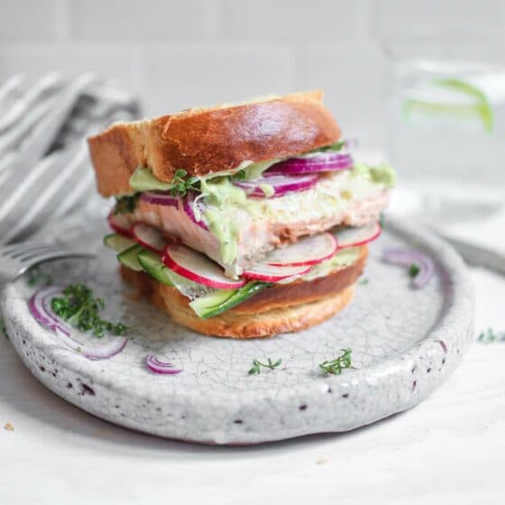 Fischbrötchen mit Wasabi-Lachs - Rezept Ostsee